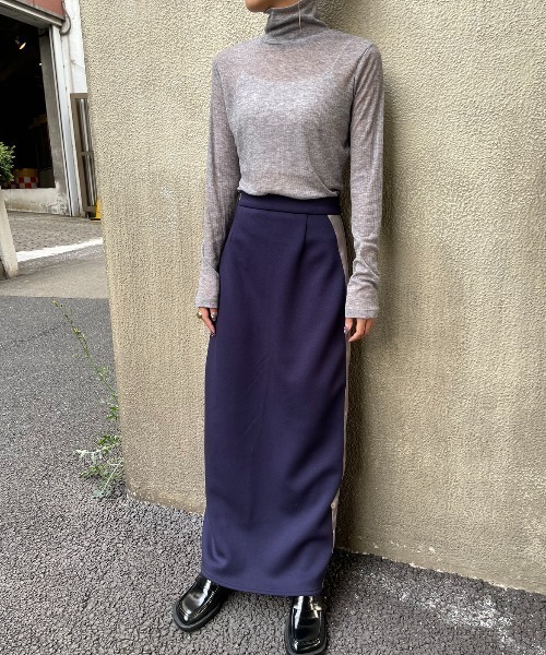 新品未使用タグ付き  サイドラインスカート ネイビー AIC.（エーアイシー）の「サイドライントラックロングスカート