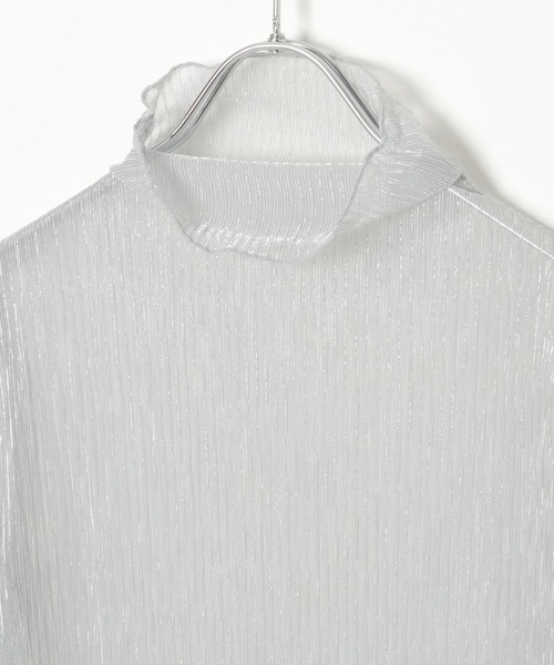 notch.(ノッチ)の「ラメプリーツシアートップス(Tシャツ/カットソー・レディース・シルバー/ブラック・M)」の3枚目の写真