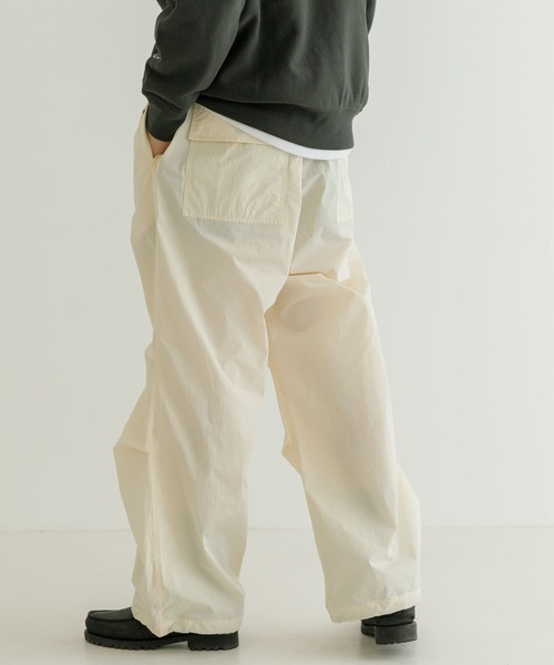 URBAN RESEARCH(アーバンリサーチ)の「『撥水』KOMATSU OVER PANTS(その他パンツ・メンズ・アイボリー/カーキ・MEDIUM/LARGE)」の4枚目の写真