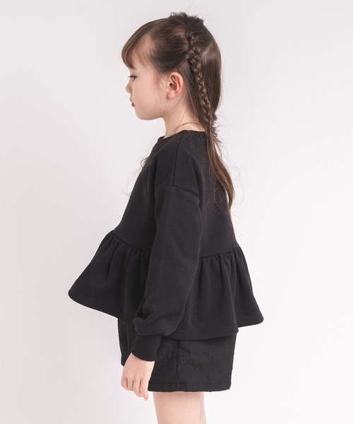 URBAN CHERRY(アーバンチェリー)の「フロントロゴ刺繍ペプラムスウェットトップス(Tシャツ/カットソー・キッズ・ホワイト/ブラック・110cm/120cm/130cm/140cm/150cm)」の11枚目の写真