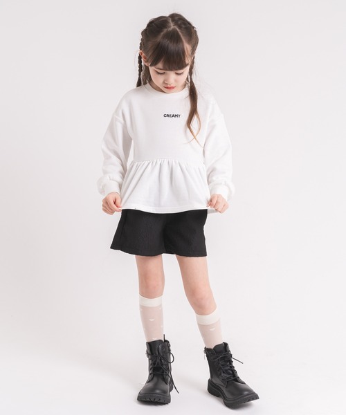 URBAN CHERRY(アーバンチェリー)の「フロントロゴ刺繍ペプラムスウェットトップス(Tシャツ/カットソー・キッズ・ホワイト/ブラック・110cm/120cm/130cm/140cm/150cm)」の8枚目の写真