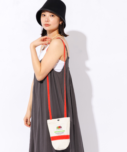 FRUIT OF THE LOOM(フルーツオブザルーム)の「【FRUIT OF THE LOOM】ナイロントートバッグ S / レトロ(ショルダーバッグ・レディース・ブルー/アイボリー/チャコールグレー/ブラック・フリー)」の2枚目の写真