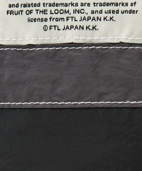 FRUIT OF THE LOOM(フルーツオブザルーム)の「【FRUIT OF THE LOOM】ナイロントートバッグ S / レトロ(ショルダーバッグ・レディース・ブルー/アイボリー/チャコールグレー/ブラック・フリー)」の20枚目の写真