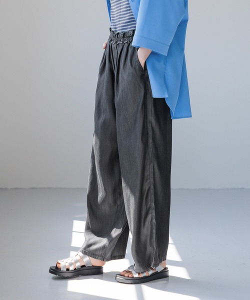 LOWRYS FARM（ローリーズファーム）の「ウエストフリルワイドパンツ　111741（デニムパンツ・レディース・ブラック/ブルー・FREE）」の9枚目の写真