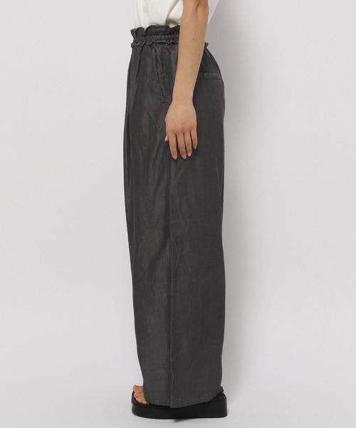 LOWRYS FARM（ローリーズファーム）の「ウエストフリルワイドパンツ　111741（デニムパンツ・レディース・ブラック/ブルー・FREE）」の12枚目の写真