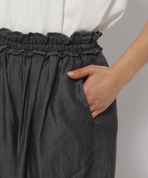 LOWRYS FARM（ローリーズファーム）の「ウエストフリルワイドパンツ　111741（デニムパンツ・レディース・ブラック/ブルー・FREE）」の15枚目の写真