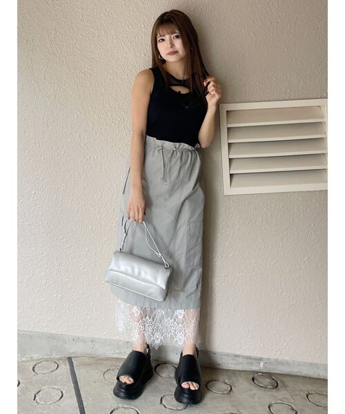 MURUA（ムルーア）の「スクエアクラッチバッグ（ハンドバッグ・レディース・シルバー/ブラック・FREE）」の8枚目の写真