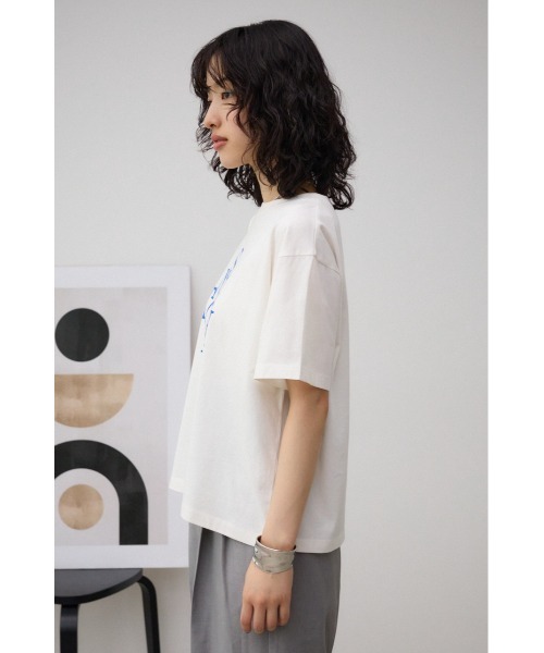 AZUL by moussy（アズールバイマウジー）の「プリントロゴTシャツ（Tシャツ/カットソー・レディース・オフホワイト/グレー系その他2/レッド/グリーン・FREE）」の9枚目の写真