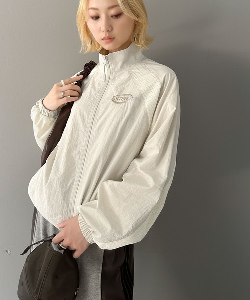 classicalelf(クラシカルエルフ)の「最新大人カジュアル。ワンポイントロゴ入りラグラン配色メッシュジップブルゾン(ブルゾン・レディース・ネイビー/ホワイト系その他/アイボリー/ブルー・LARGE/MEDIUM/SMALL/X-LARGE)」の13枚目の写真
