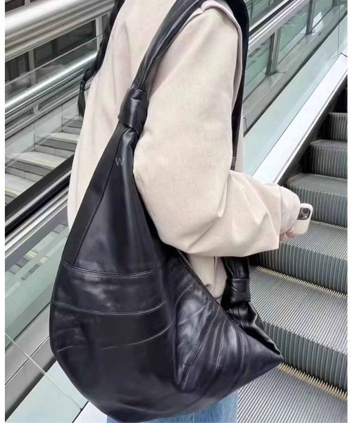 gossip!ロサンゼルス(ゴシップロサンゼルス)の「大容量 クロワッサンバッグ A4収納可能(ショルダーバッグ・レディース・ブラック/シルバー/オフホワイト/ワイン/グリーン・FREE)」の3枚目の写真