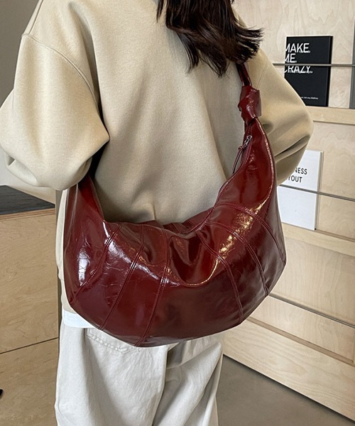 gossip!ロサンゼルス(ゴシップロサンゼルス)の「大容量 クロワッサンバッグ A4収納可能(ショルダーバッグ・レディース・ブラック/シルバー/オフホワイト/ワイン/グリーン・FREE)」の17枚目の写真