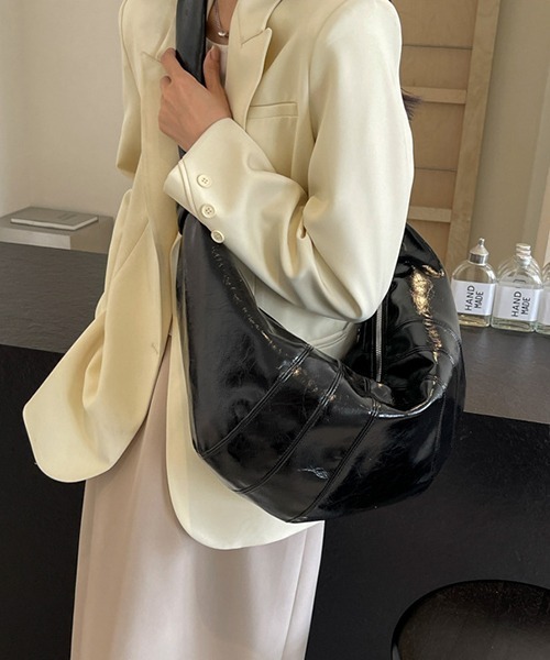 セール】大容量 クロワッサンバッグ A4収納可能（ショルダーバッグ