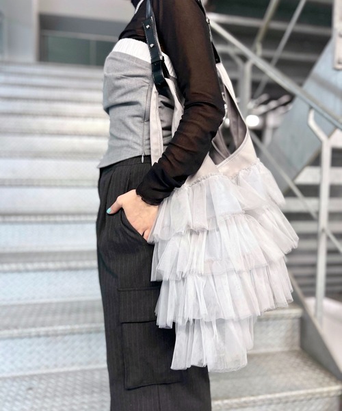 Scrap Book(スクラップブック)の「【Scrap Book】フリルバッグ(トートバッグ・レディース・ブラック/グレー・FREE)」の11枚目の写真