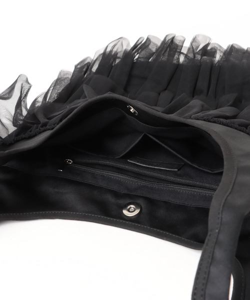 Scrap Book(スクラップブック)の「【Scrap Book】フリルバッグ(トートバッグ・レディース・ブラック/グレー・FREE)」の4枚目の写真