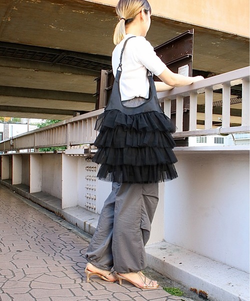 Scrap Book(スクラップブック)の「【Scrap Book】フリルバッグ(トートバッグ・レディース・ブラック/グレー・FREE)」の13枚目の写真