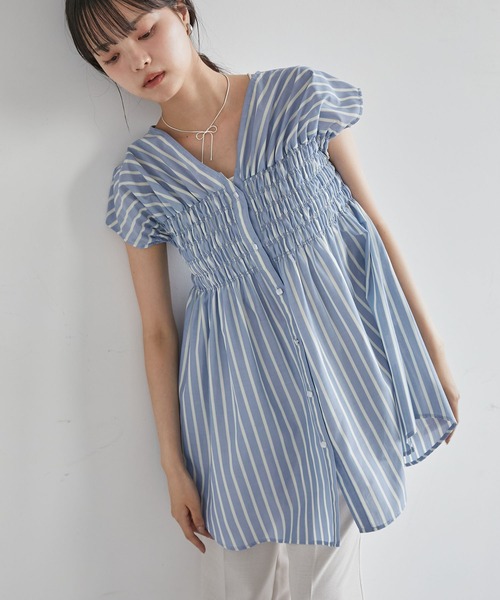 VIS(ビス)の「【洗える】ゆるVネックシャーリングシャツブラウス(シャツ/ブラウス・レディース・ホワイト/サックスブルー/ピンク系その他2・FREE)」の2枚目の写真