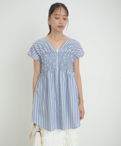 VIS(ビス)の「【洗える】ゆるVネックシャーリングシャツブラウス(シャツ/ブラウス・レディース・ホワイト/サックスブルー/ピンク系その他2・FREE)」の9枚目の写真