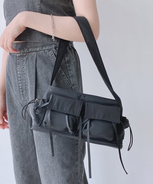 AS KNOW AS plus(アズノゥアズプラス)の「サイドリボンダブルポケットショルダーバッグ 【ZOZOTOWN限定アイテム】(ショルダーバッグ・レディース・ブラック/アイボリー/ブルー/シルバー・FREE)」の1枚目の写真