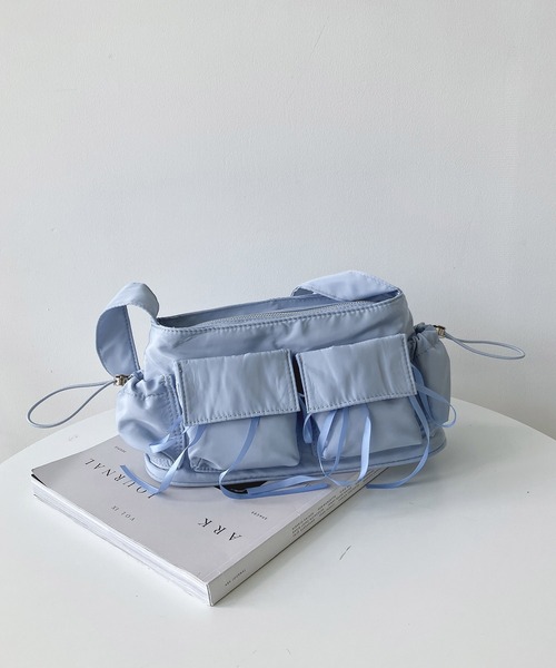 AS KNOW AS plus(アズノゥアズプラス)の「サイドリボンダブルポケットショルダーバッグ 【ZOZOTOWN限定アイテム】(ショルダーバッグ・レディース・ブラック/アイボリー/ブルー/シルバー・FREE)」の12枚目の写真