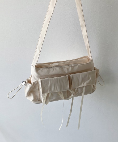 AS KNOW AS plus(アズノゥアズプラス)の「サイドリボンダブルポケットショルダーバッグ 【ZOZOTOWN限定アイテム】(ショルダーバッグ・レディース・ブラック/アイボリー/ブルー/シルバー・FREE)」の9枚目の写真