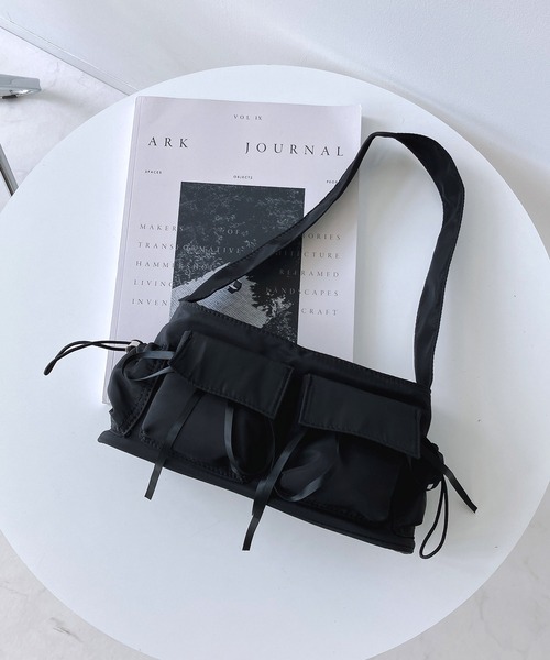 AS KNOW AS plus(アズノゥアズプラス)の「サイドリボンダブルポケットショルダーバッグ 【ZOZOTOWN限定アイテム】(ショルダーバッグ・レディース・ブラック/アイボリー/ブルー/シルバー・FREE)」の7枚目の写真