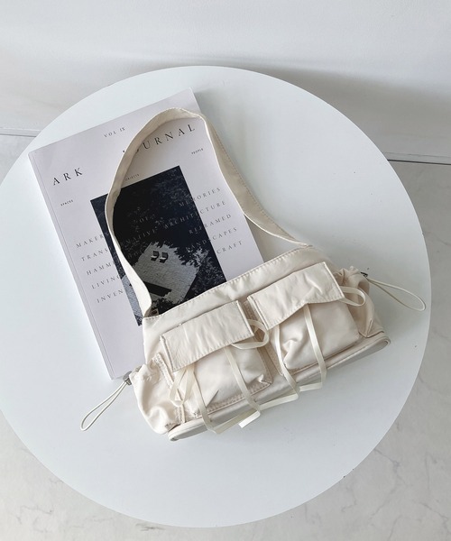 AS KNOW AS plus(アズノゥアズプラス)の「サイドリボンダブルポケットショルダーバッグ 【ZOZOTOWN限定アイテム】(ショルダーバッグ・レディース・ブラック/アイボリー/ブルー/シルバー・FREE)」の20枚目の写真