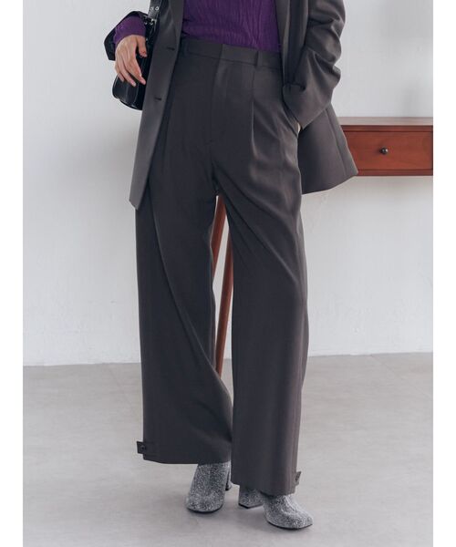 MURUA（ムルーア）の「【SET UP対応】ヘムアジャストタックパンツ（その他パンツ・レディース・ベージュ/ブラック/グレー・1/2）」の2枚目の写真