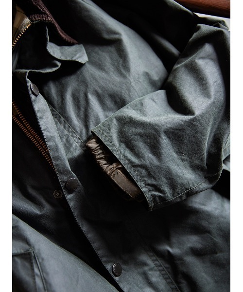 Barbour（バブアー）の「【TRANSPORT / トランスポート】ワックス ショート ジャケット（ブルゾン・メンズ・グレー/グリーン/ブラック・32/34/36/38/40/42/44）」の5枚目の写真
