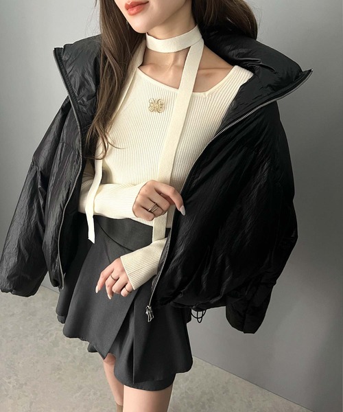 mily bilet（ミウィビレット）の「【mily bilet】女性らしさを格上げ。ブローチ付きアシメトリーネックオフショルマルチウェイチョーカー付きニットプルオーバー（ニット/セーター・レディース・バーガンディー/ブラック/アイボリー/グレー・LARGE/X-LARGE/MEDIUM/SMALL）」の13枚目の写真