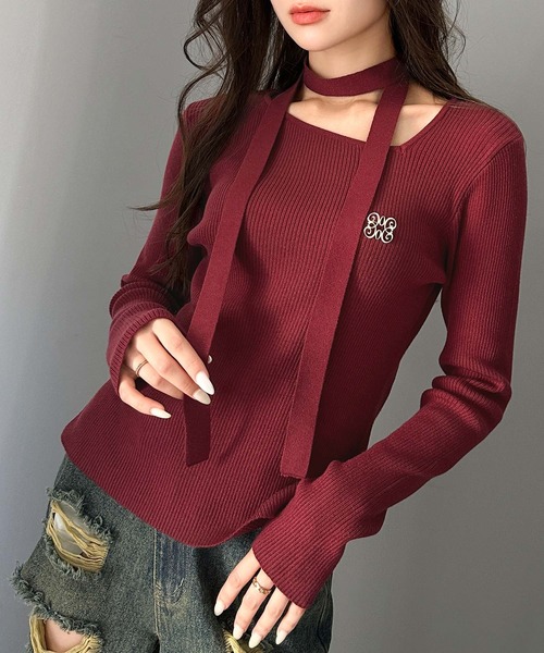 mily bilet（ミウィビレット）の「【mily bilet】女性らしさを格上げ。ブローチ付きアシメトリーネックオフショルマルチウェイチョーカー付きニットプルオーバー（ニット/セーター・レディース・バーガンディー/ブラック/アイボリー/グレー・LARGE/X-LARGE/MEDIUM/SMALL）」の11枚目の写真