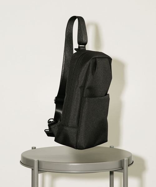 RODE SKO（ロデスコ）の「撥水タックスクエアボディバッグ（ショルダーバッグ・メンズ・ブラック/チャコールグレー・ONE）」の2枚目の写真