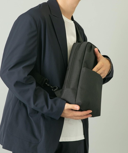 RODE SKO（ロデスコ）の「撥水タックスクエアボディバッグ（ショルダーバッグ・メンズ・ブラック/チャコールグレー・ONE）」の5枚目の写真