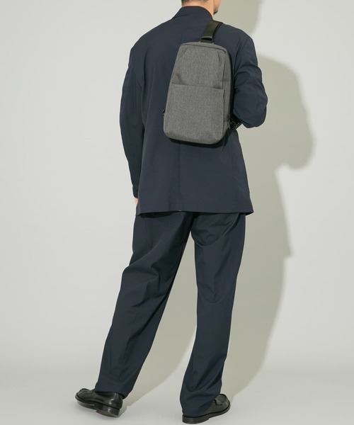 RODE SKO（ロデスコ）の「撥水タックスクエアボディバッグ（ショルダーバッグ・メンズ・ブラック/チャコールグレー・ONE）」の21枚目の写真