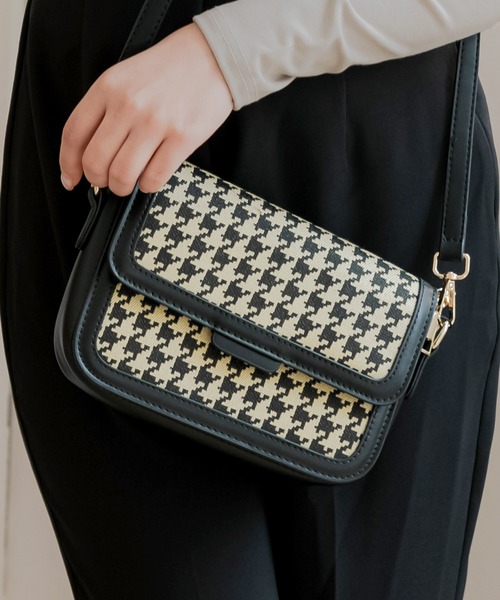 Julia Boutique（ジュリアブティック）の「千鳥柄ショルダーバッグ（ショルダーバッグ・レディース・ブラック・ONE）」の4枚目の写真