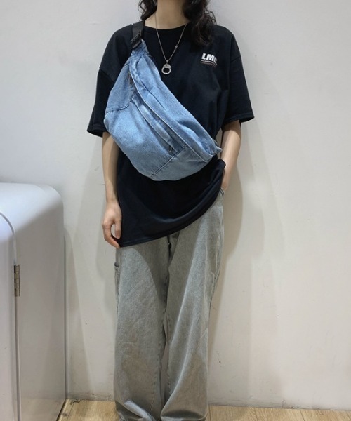 Coo+i(クーイ)の「大容量デニムボディバッグ(ボディバッグ/ウエストポーチ・レディース・ブルー/ライトブルー・FREE)」の20枚目の写真