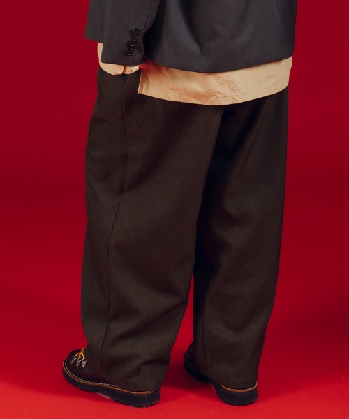 MUHET(ミュエータ)の「ワイドスラックスパンツ(スラックス・レディース・チャコールグレー/ブラウン・SMALL/MEDIUM/LARGE/X-LARGE)」の22枚目の写真