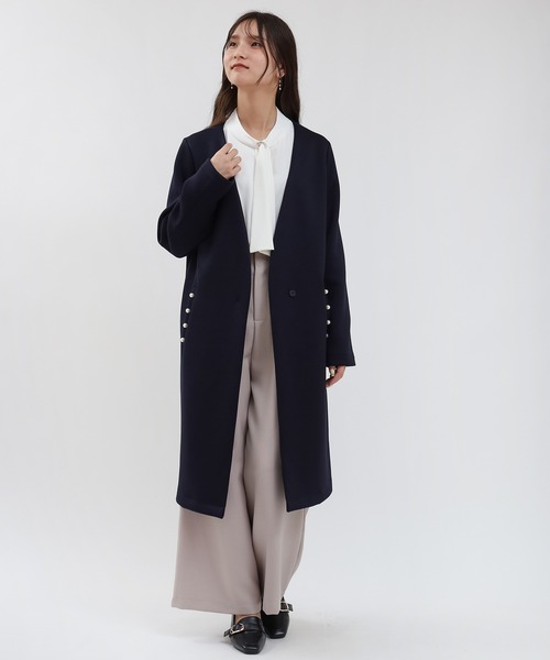 TRUDEA(トルディア)の「パール使いVカラーライトコート(ノーカラーコート・レディース・ネイビー/アイボリー・MEDIUM/LARGE)」の7枚目の写真