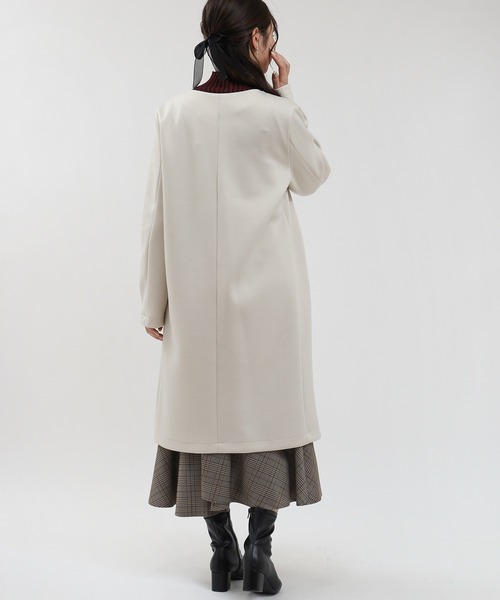 TRUDEA(トルディア)の「パール使いVカラーライトコート(ノーカラーコート・レディース・ネイビー/アイボリー・MEDIUM/LARGE)」の5枚目の写真