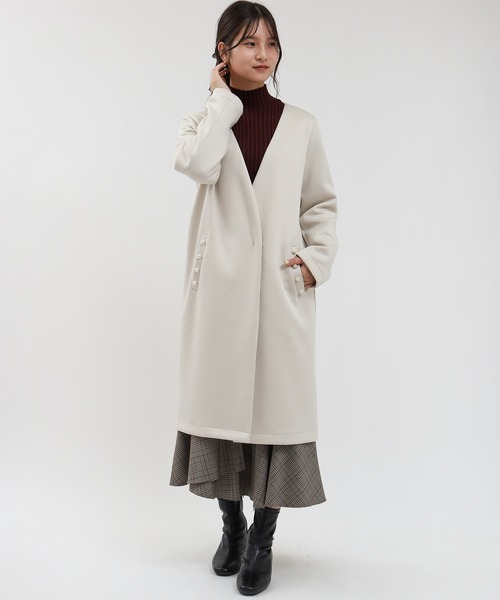 TRUDEA(トルディア)の「パール使いVカラーライトコート(ノーカラーコート・レディース・ネイビー/アイボリー・MEDIUM/LARGE)」の6枚目の写真
