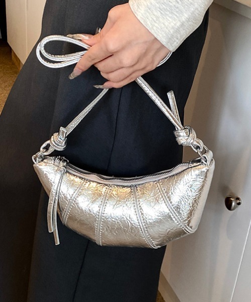 ketty（ケティ）の「クロワッサンショルダーバッグ（ショルダーバッグ・レディース・シルバー系その他/ブラック・FREE）」の3枚目の写真
