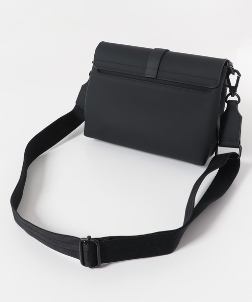 SENSE OF PLACE by URBAN RESEARCH(センスオブプレイスバイアーバンリサーチ)の「GASTON LUGA Splash Crossbody Bag(ボディバッグ/ウエストポーチ・メンズ・ブラック・ONE)」の4枚目の写真