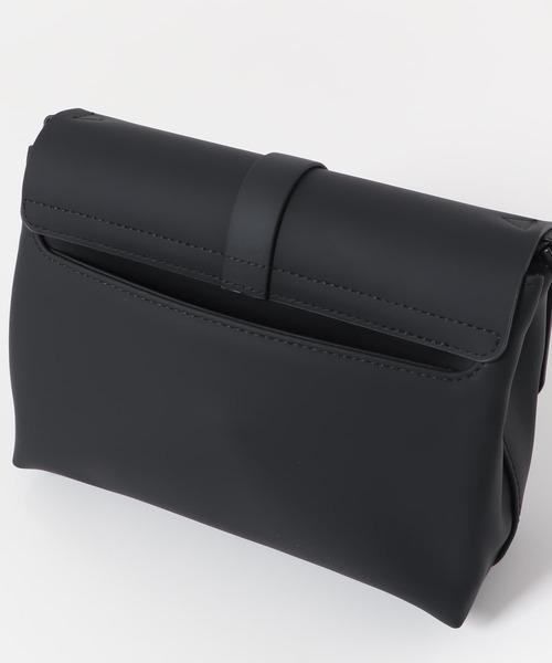 SENSE OF PLACE by URBAN RESEARCH(センスオブプレイスバイアーバンリサーチ)の「GASTON LUGA Splash Crossbody Bag(ボディバッグ/ウエストポーチ・メンズ・ブラック・ONE)」の5枚目の写真