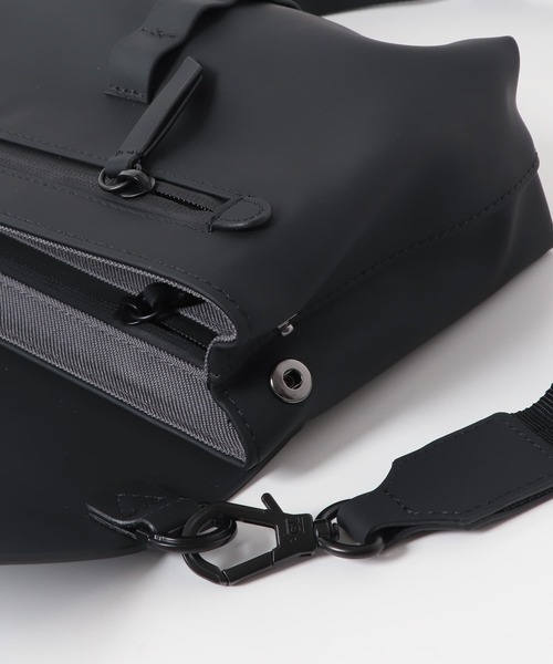 SENSE OF PLACE by URBAN RESEARCH(センスオブプレイスバイアーバンリサーチ)の「GASTON LUGA Splash Crossbody Bag(ボディバッグ/ウエストポーチ・メンズ・ブラック・ONE)」の6枚目の写真