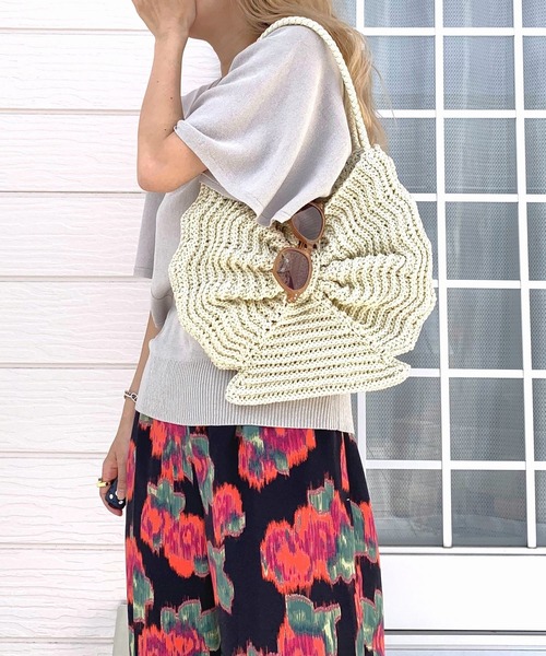 Q(キュー)の「クロッシェリボントート(トートバッグ・レディース・アイボリー/ブラック・ONE SIZE)」の1枚目の写真