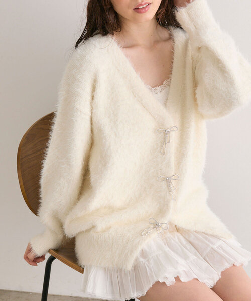 OLIVE des OLIVE(オリーブデオリーブ)の「フェザーリボンビジューカーデ(カーディガン/ボレロ・レディース・ピンク/モカ/オフホワイト/チャコールグレー・FREE)」の13枚目の写真