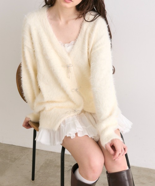 OLIVE des OLIVE(オリーブデオリーブ)の「フェザーリボンビジューカーデ(カーディガン/ボレロ・レディース・ピンク/モカ/オフホワイト/チャコールグレー・FREE)」の5枚目の写真