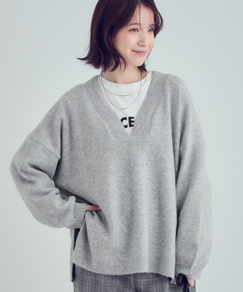 セール】ふんわりやわらか変形Vネックニット（ニット/セーター）｜SHOO