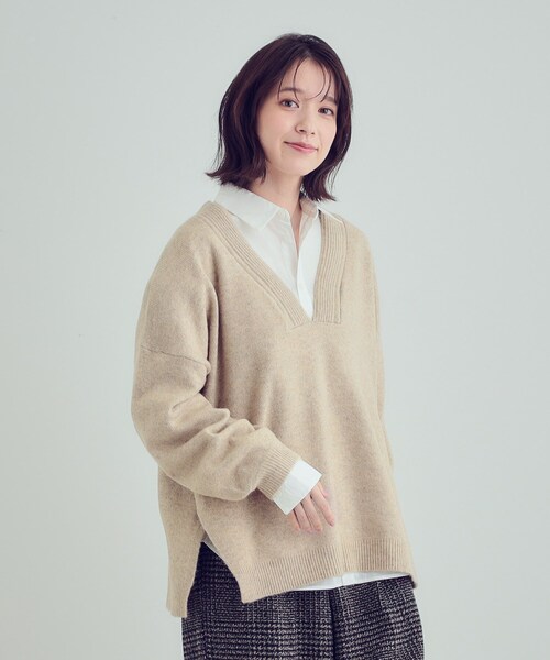 SHOO・LA・RUE(シューラルー)の「ふんわりやわらか変形Vネックニット(ニット/セーター・レディース・ライトグレー/ピンク系/ライトベージュ・01/02/03/04)」の17枚目の写真