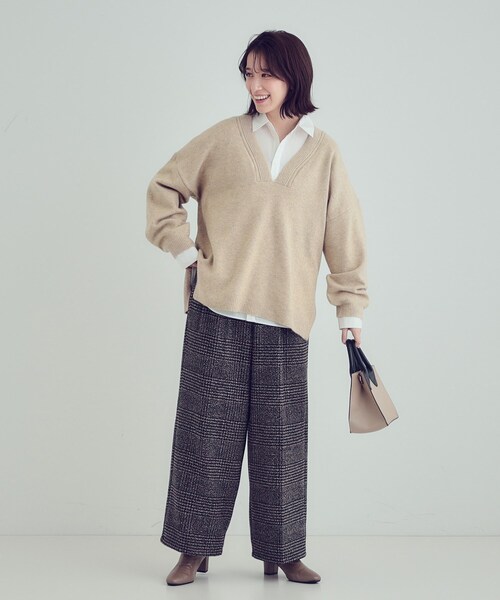 SHOO・LA・RUE(シューラルー)の「ふんわりやわらか変形Vネックニット(ニット/セーター・レディース・ライトグレー/ピンク系/ライトベージュ・01/02/03/04)」の18枚目の写真