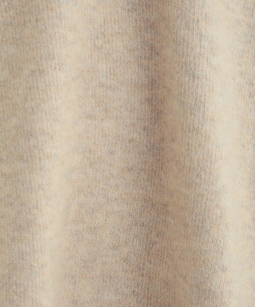 SHOO・LA・RUE(シューラルー)の「ふんわりやわらか変形Vネックニット(ニット/セーター・レディース・ライトグレー/ピンク系/ライトベージュ・01/02/03/04)」の19枚目の写真